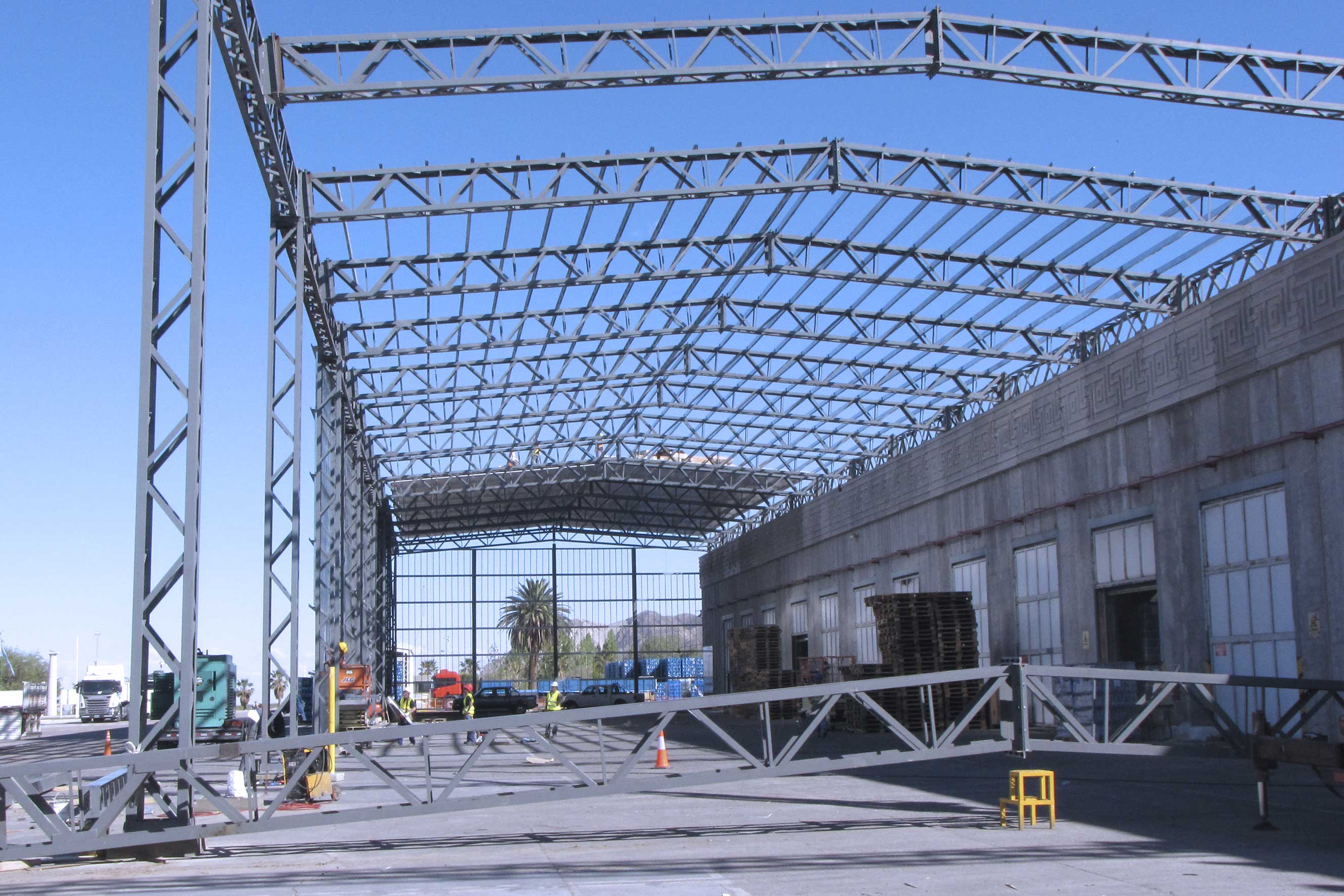 Nave industrial con estructura metálica construida por AISA